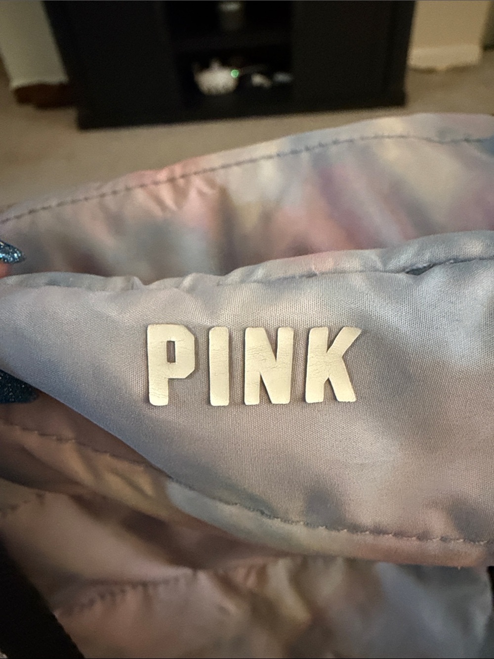 Victoria's Secret PINK Rainbow Cloud Print quilted duffle bag - Picture 3 of 12